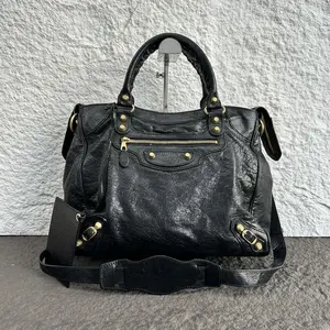 Pre-owned Balenciaga Leather Shoulder Bags 9.06'' R1779 Shoulder Bag C19496212868 0601 E Kylie