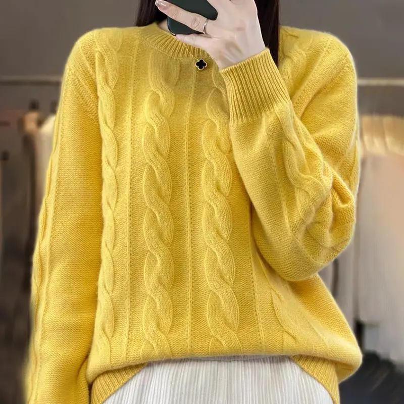Round neck pullover goose yellow