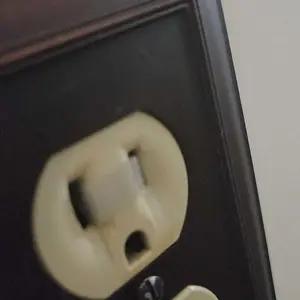 Snug Plug 10-Pack / 25-Pack (Glow in the Dark & Clear) – Loose Outlet Fix