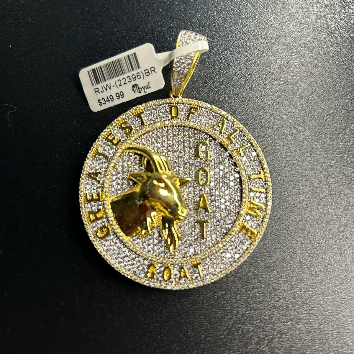 Round Goat Pendant - Elegant Design with Unique Shape and Colorful Finish