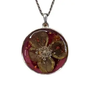 Large Clover Pendant Necklace in Silver