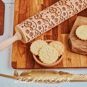 1pc 13.78in Big eyed cat Pattern Embossed Wooden Rolling Pin for Baking, Deep Engraved Christmas Cookie Cutter Embossed Cookies, Cute Kitchen Decor DIY Tool, Suitable as a Christmas, Thanksgiving, Mother's Day, or party gift