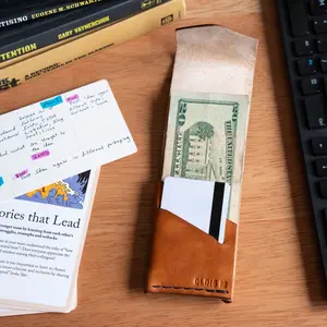 Oldis One: Minimalist Vertical Wallet Key Chain Bundle