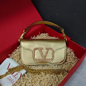 Pre-owned Valentino Leather Shoulder Bags 7.8'' R2879 Shoulder Bag C14308757525 0330 T2 Betsy