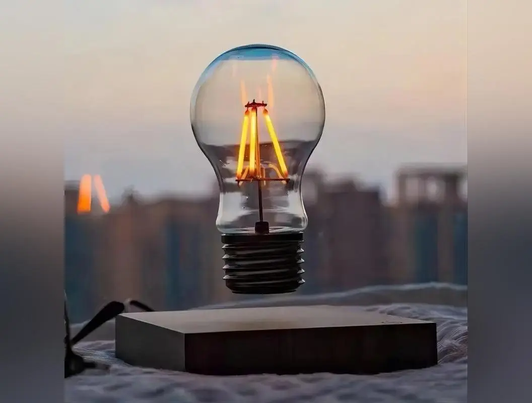 Magnetic Levitation Lamp with Floating Glass LED Bulb