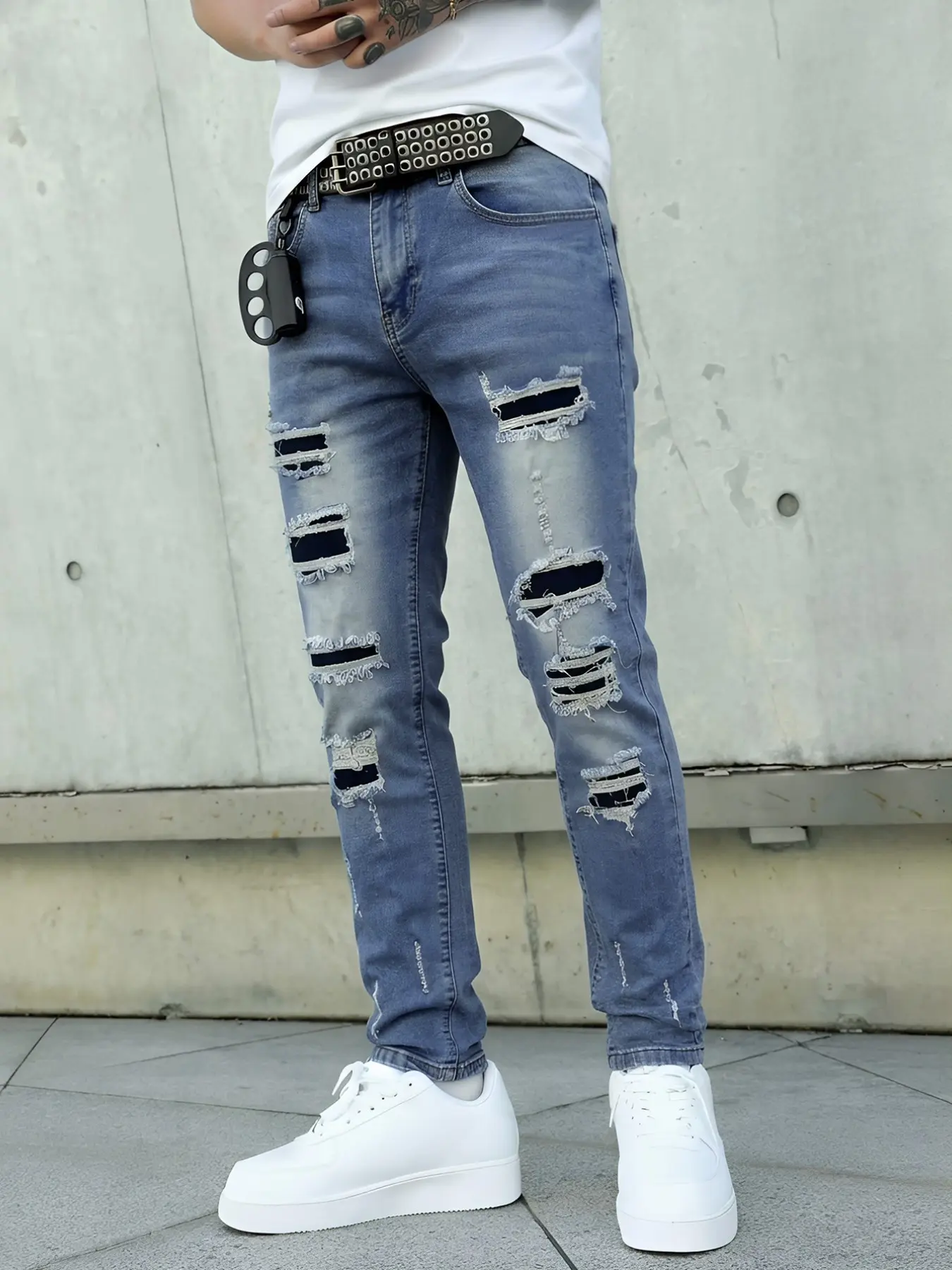 Four-season streetwear distressed retro blue slim-fit elastic ankle jeans with a zipper at the hem for a distinctive street style. They fit the leg lines perfectly, slimming the figure and elongating the legs, making them a trendy and versatile long 🔥