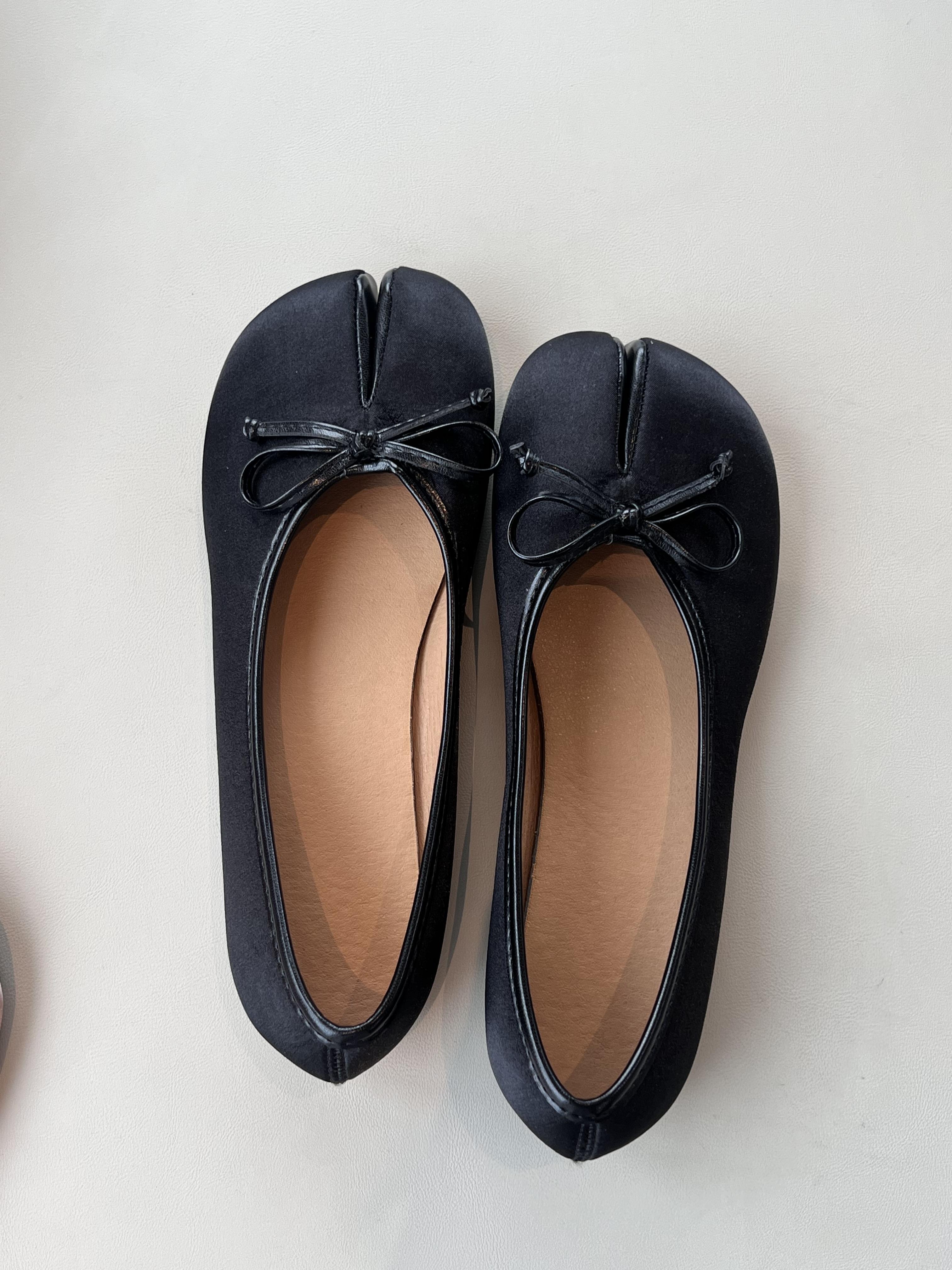Women’s Retro Elegant Satiny Finish Flats with Shiny Bow, Flexible Sole Round Toe Casual Wear Shoes, Comfortable for Long Walks & Short City Trips