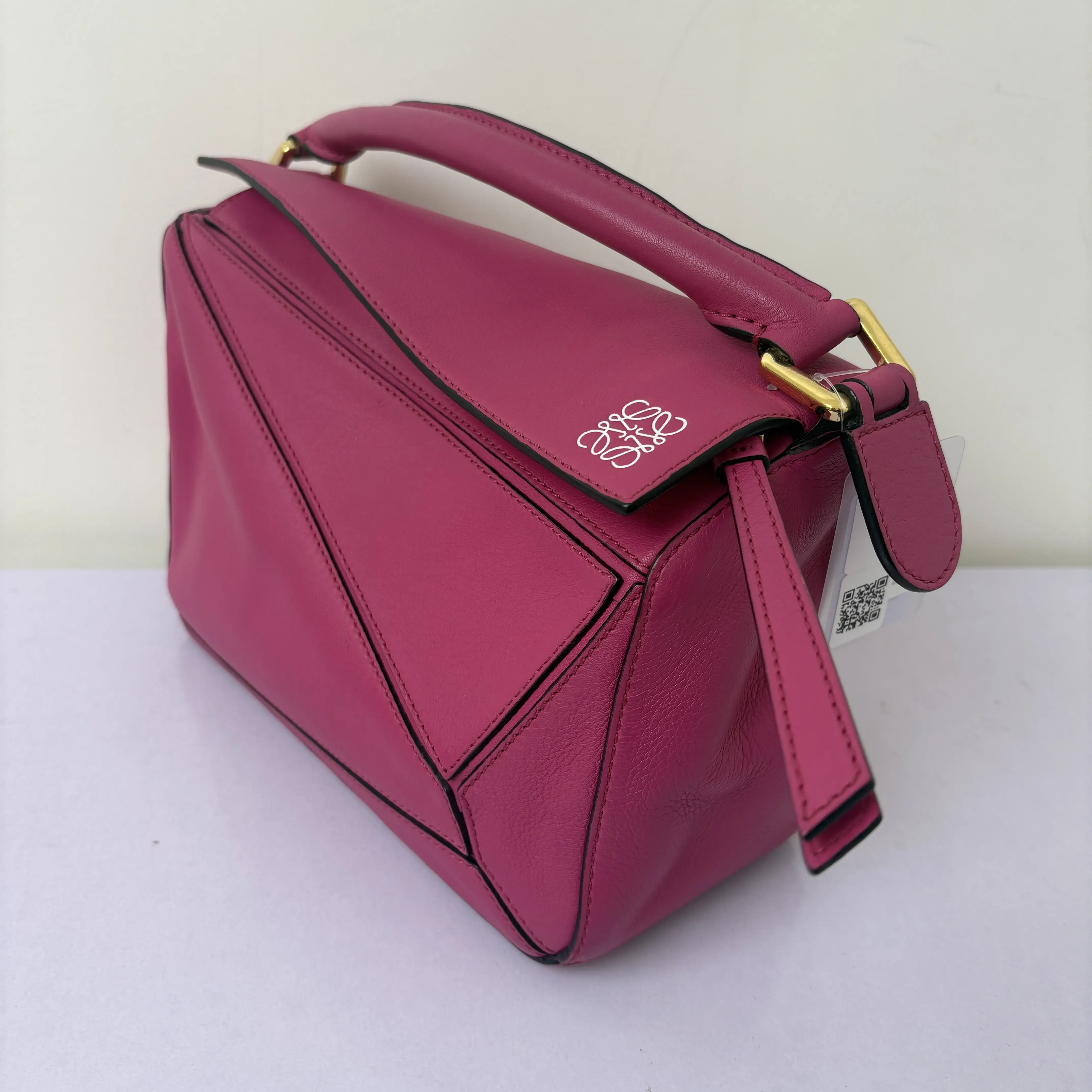Pre-owned Calfskin Crossbody Bags Puzzle Leather Handbag Loewe Pink in Leather