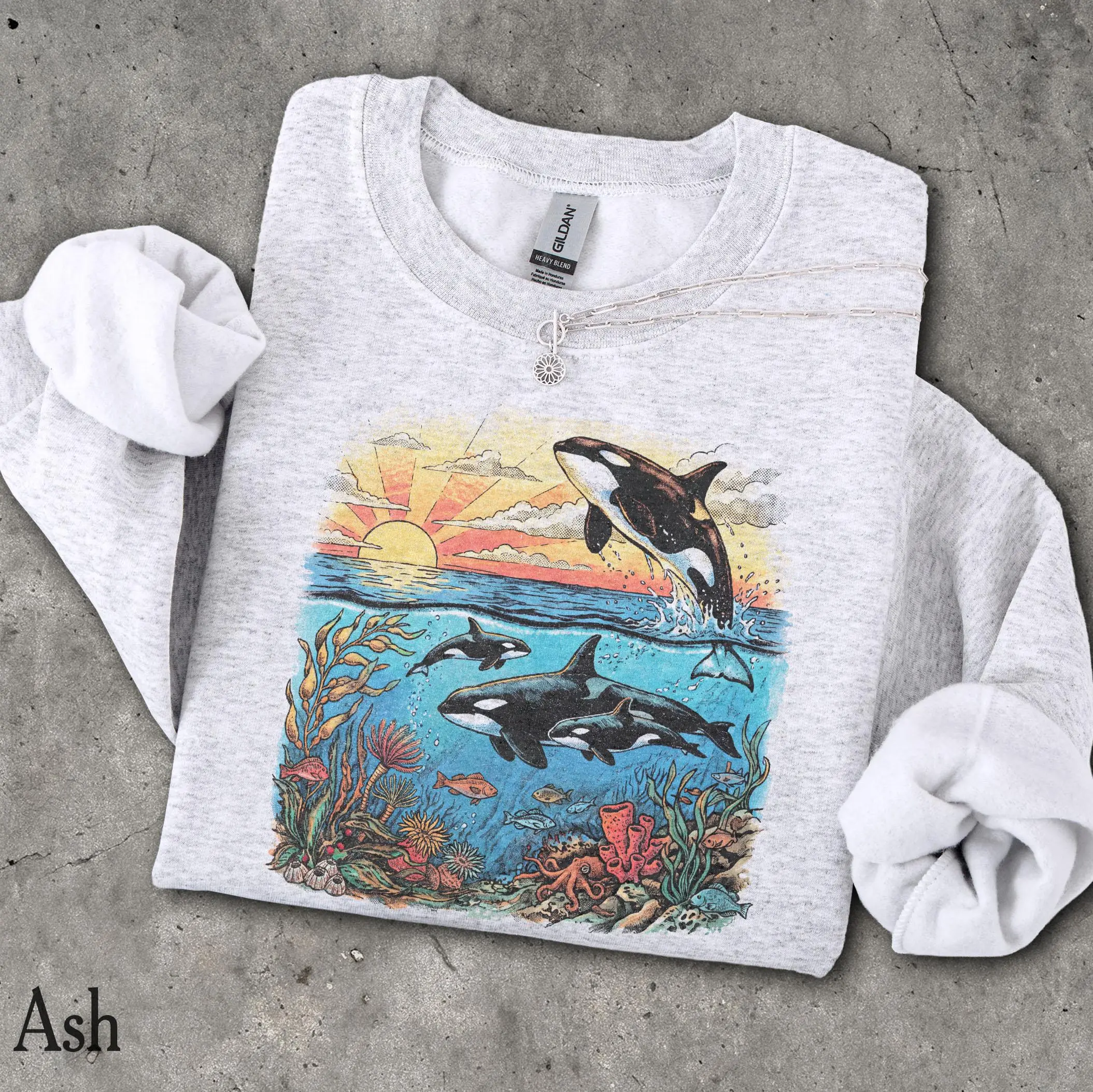Retro Ocean Orcas Sweatshirt - Unisex Men & Women's Graphic Sweater - Vintage 90s Beach Wildlife Sweater - Old School Summer Sunset Pullover tanisha