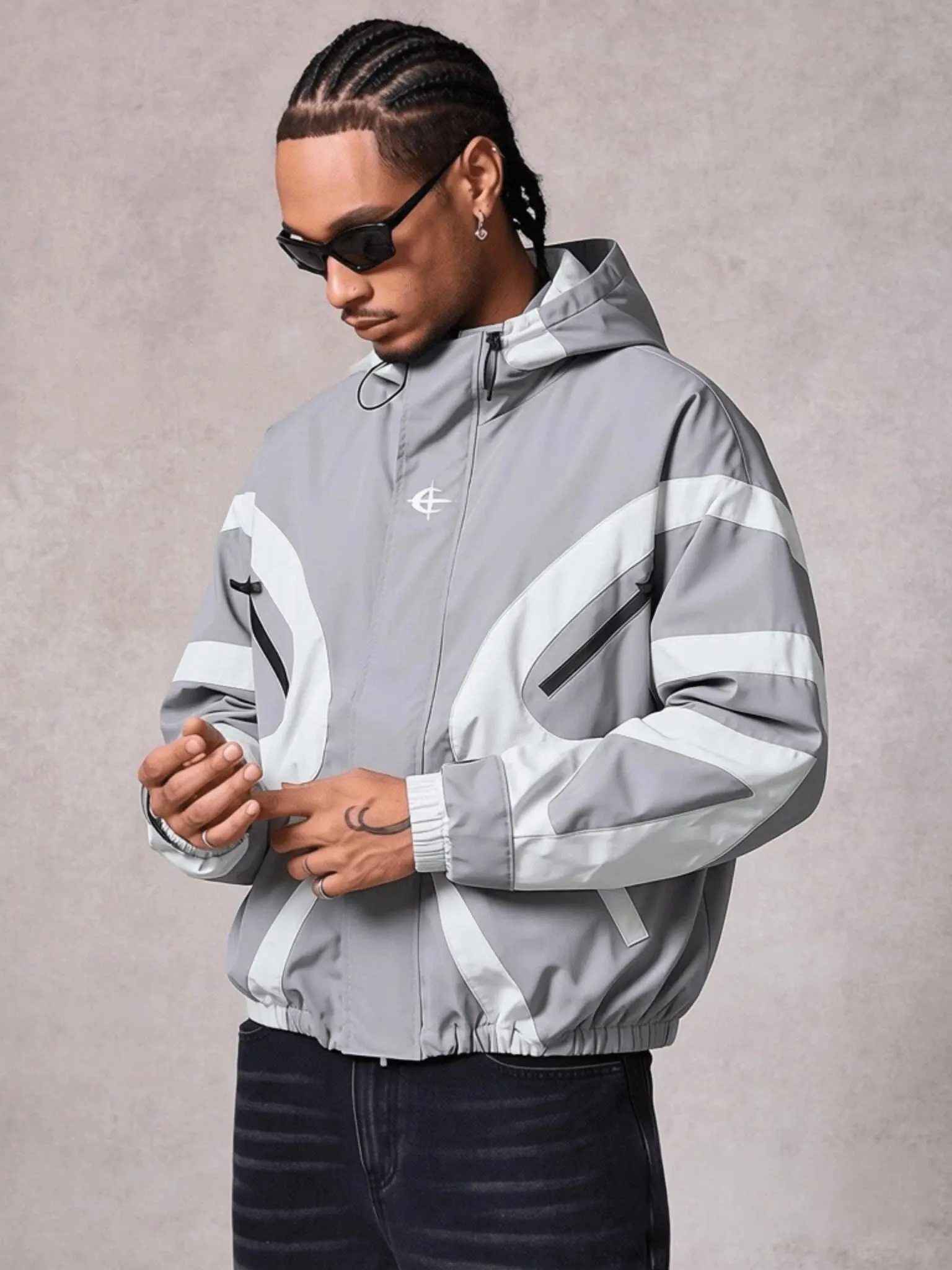 Men's Color Block Curved Stripe Hooded Windbreaker Jacket, Contrast Grey White Panel Zip Up Loose Fit Track Coat, Small Chest Logo Print Waterproof Windproof Side Zip Pocket Hip Hop Streetwear Outerwear for Spring Fall Daily Street Skateboard Outfits