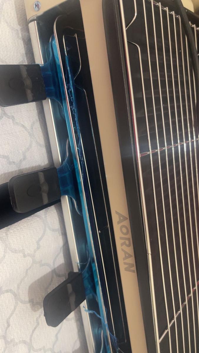 Item: White (with food clip and 4 hand plates)