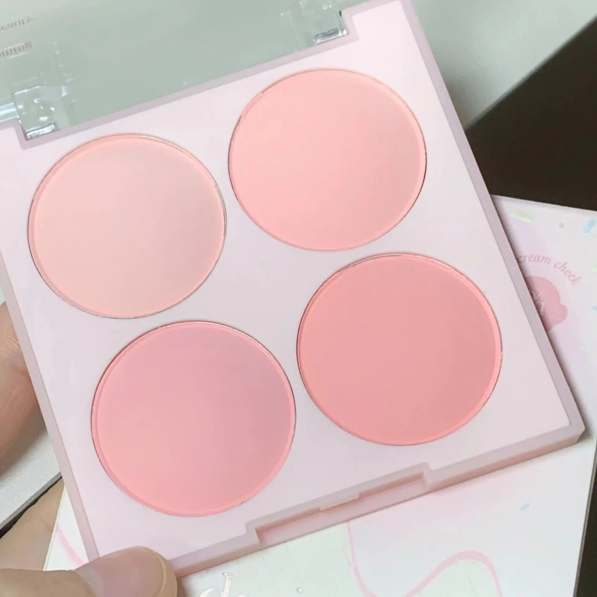 Four-Color Blush Palette, Low Saturation Highlighter Setting Concealer, Natural Glow, Enhances Makeup Precision, Ideal for Daily Use, Parties, Compact, Beauty Cosmetics