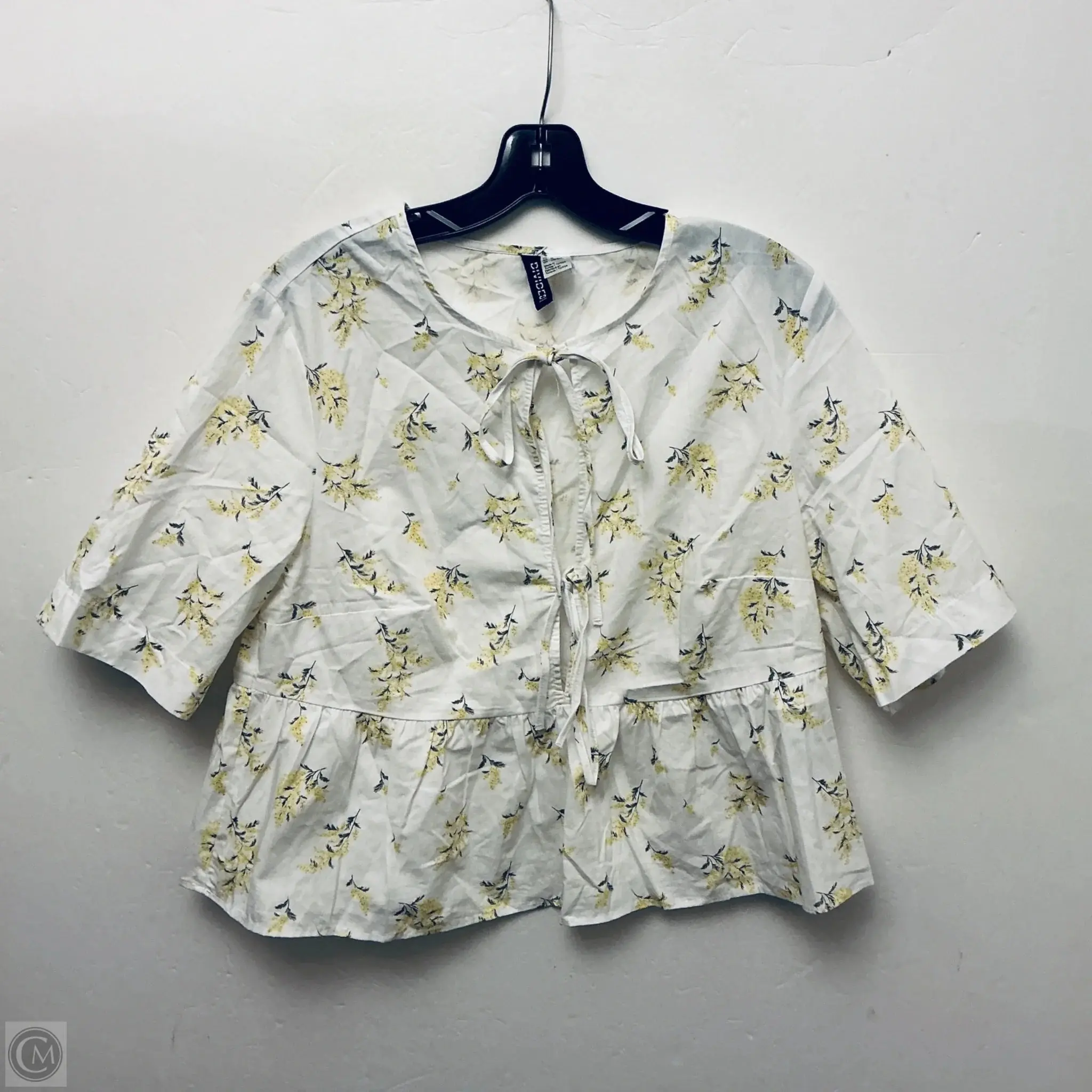 Top Short Sleeve By Divided In Cream, Size: L