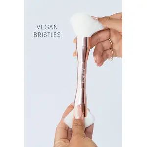 Blending Babe Dual Color & Contour Brush