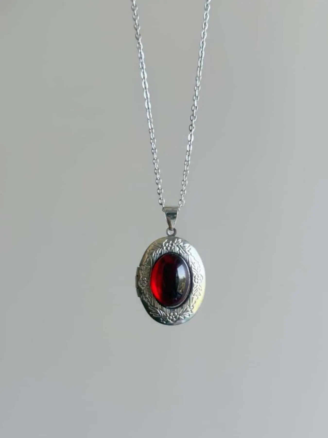 Vintage Gothic Ruby Artificial Crystal Romantic Victorian Oval Pendant Sweater Necklace, Photo Box Gift, Elegant Jewelry Accessory