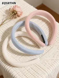 3pcs Gentle Ambience Sponge Hair Hoops. Low-saturation Morandi color system, soft and glutinous texture, making the face look super small! Whether it's for commuting, dating or staying at home, just put it on casually to add points to your outfit. It's ge