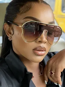 A pair of retro large-framed butterfly-shaped glasses for women, suitable for daily accessories such as photography, Trendy Beach Eyewear