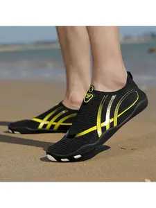 A pair of men's outdoor wading canyoning shoes, lightweight swim shoes, breathable and quick-drying mesh, non-slip and wear-resistant, suitable for beach, outdoor and water sports casual wear.