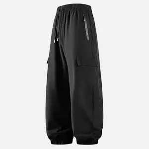 Men’s casual cargo loose pants with a multi-pocket design and drawstring waist, suitable for everyday wear and versatile.