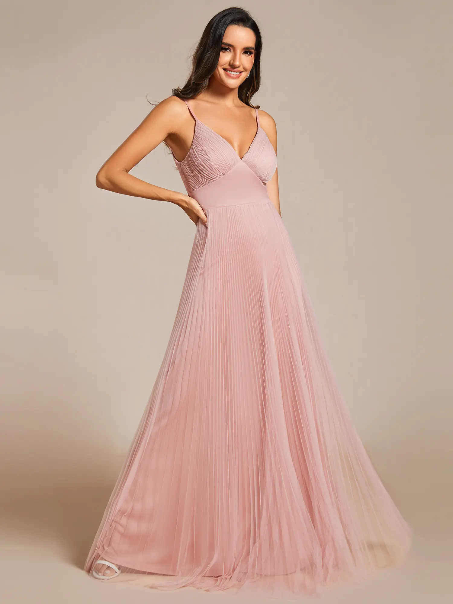 EVER PRETTY Women's Chic Tulle Bridesmaid Dress - Minimalist A-Line Style Sweet Maxi Gown with Spaghetti Straps, Padded Bodice, Back Zipper, Empire V-Neck, Backless Design, Flattering Fit for Formal Weddings