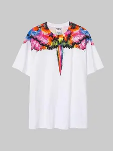 Men's T-shirt. This short-sleeved T-shirt features a vibrant, gradient-colored wing print in a retro American style; a versatile casual staple, it skillfully blends trendy streetwear aesthetics with a striking wing design.