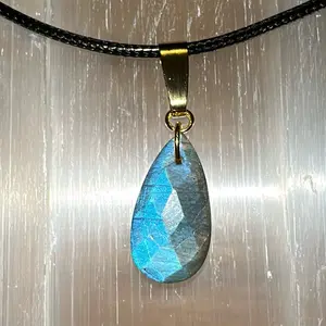Faceted labradorite pendant