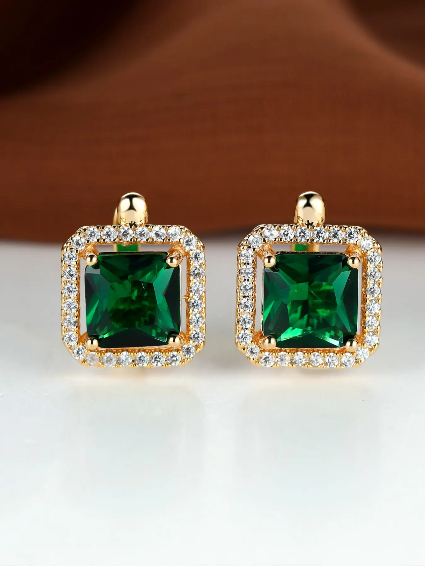 Classic luxury green square synthetic zirconia golden yellow four-prong ladies' ear studs Classic versatile jewellery designed especially for women Birthday gift Sparkling Zirconia Shining Earrings Sparkling Ear Jewelry