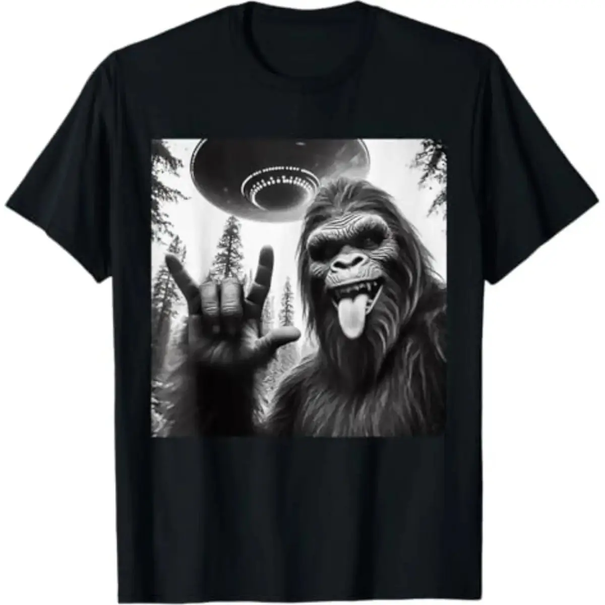 2026 Summer Unisex 100% Cotton Short-Sleeve Printed T-Shirt, Funny Sasquatch Bigfoot Rock On Selfie With UFO Alien Graphic, Breathable Soft Boxy Streetwear, Golf Gift (Thanksgiving & Chinese New Year Ready)