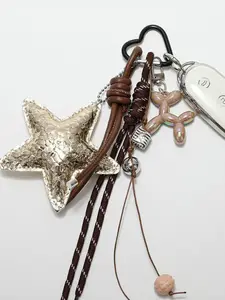 Fashionable and creative five pointed star bag pendant keychain, suitable for daily wear, vacation and dating occasions, and also a surprising and exquisite small gift.