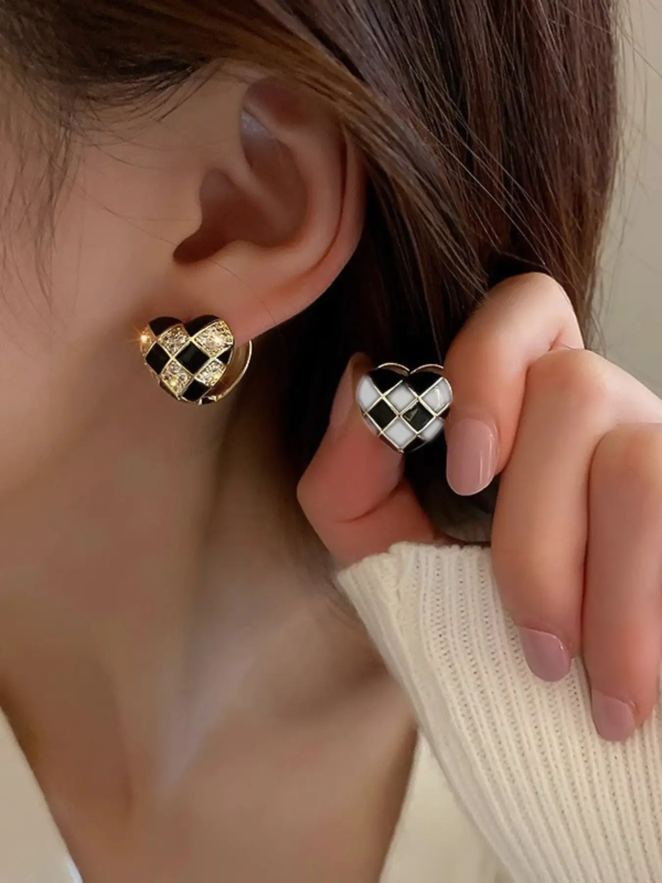 Elegant Checkered Heart Stud Earrings, Lightweight Copper Material, Micro-Zircon Craftsmanship, Zirconia Inlaid Heart, Perfect for Daily Wear, Gift for Girlfriend