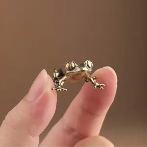 Vintage Brass Frog Figurine, Solid Antique Finish, Toad Decoration, Ideal for Home Office Car, Tea Lovers Animal Enthusiasts, Shelf decor