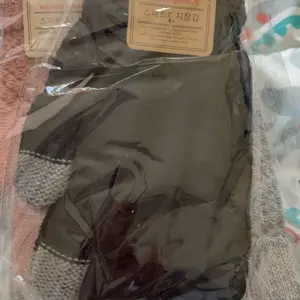 4 Pairs Women's Thermal Fleece Lined Gloves Cold Warm Winter Touch Screen Gloves Winter Warm Gloves Korean Style Gloves Velvet Thickened Cycling Gloves Elastic Cuffs Suitable for Skiing, Going Out, Outdoor