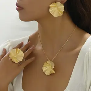 Artificial Gemstone 3-Piece Rustic Charm Jewelry Set - New Rural Style Pleated Leaf Necklace, Matching Ring, Versatile Earrings, Elegant Design Organic Look Accessories for Daily Wear