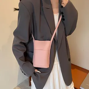 Ladies Vintage Classic Messenger Bag Advanced Synthetic Leather Pink Crossbody Bag for Everyday Use