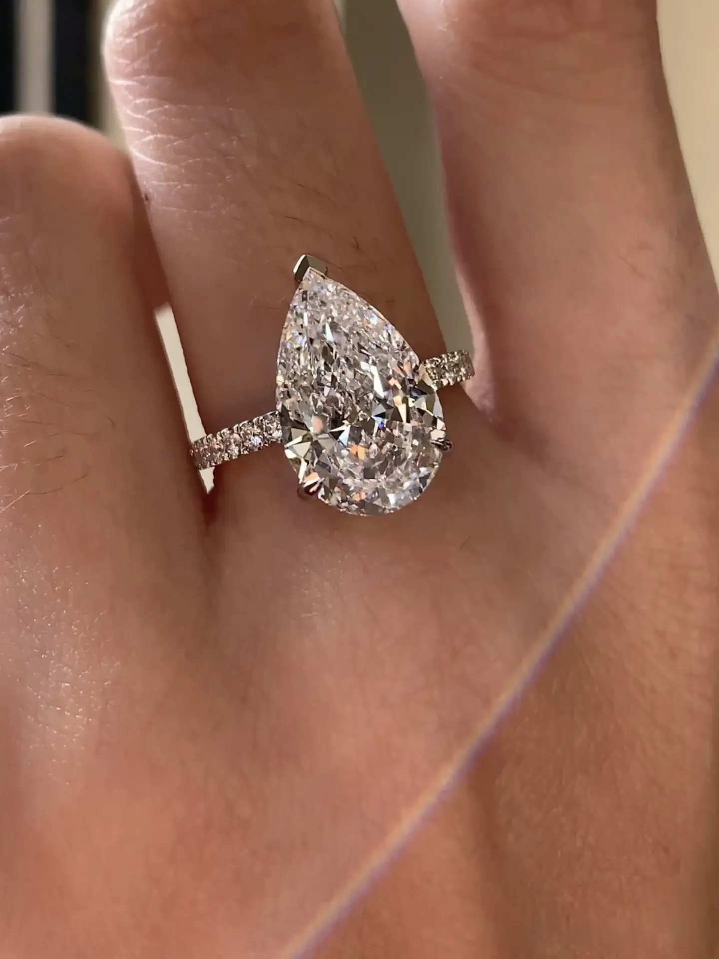 Water-drop diamond ring 2-carat pear-shaped ring for women GRA moissanite artificial diamond niche design proposal ring jewelry ring