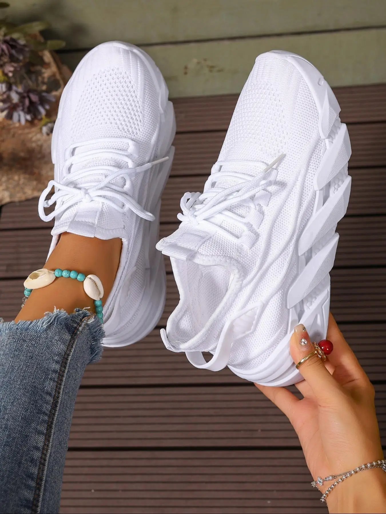 Women's Fashionable Lace Up Low Top Sneakers, 2025 New Style Casual Comfortable Breathable Athletic Running Shoes, Workout Sneakers for Summer
