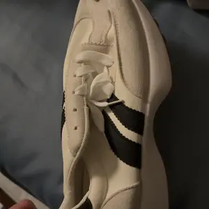 Women's low-top sneakers - lace-up casual shoes with PU cushioned soles, suitable for everyday wear, workouts, and office attire, featuring a comfortable year-round design with stylish striped patterns