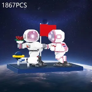 Astronaut Design Building Blocks, 1 Box Space Themed Astronaut Model Assembly Blocks, Creative Blocks Building Toy for Teens & Adults
