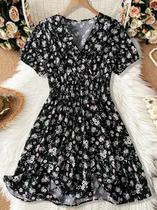 Plus Size Women's Dress, Ditsy Floral, Comfortable & Stylish Boho Design, Bohemian, Perfect for Casual Wear, Ideal Gift for Her, Trendy Fashion Statement