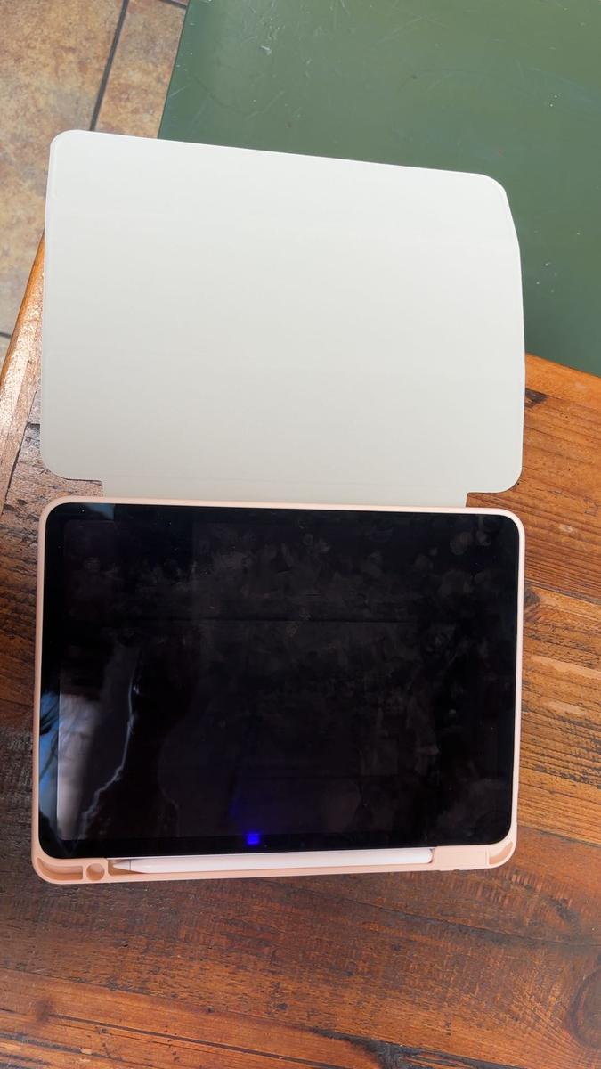 Item: multicolor, IPad Air 10.9-Inch 2020