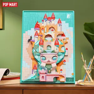 [Spanish] – 【Nuevo - Almacén en EE. UU.】POP MART MOLLY Lost Triceratops – Arte de Bloques de Construcción