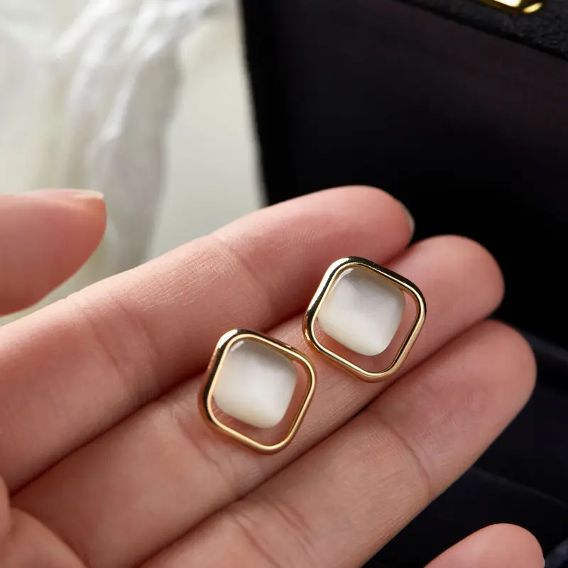 High-end Cat's Eye Stone Earrings 2024 New Hot-selling Ear Clips Mosquito Coil Plate Elegant Non-pierced jewelry men chain Gold Plated Stainless Steel Cuban Link Bracelet things to get your gf for christmas Necklace Sterling Silver one necklace gabriela t