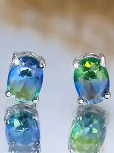A pair of white gold four-pronged blue-green tourmaline oval stud earrings jewelry made of green zirconia are fashionable, elegant and retro, suitable for women to wear during travel, wedding and parties