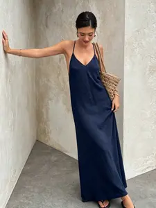 A women's fashionable, gentle and casual solid color lazy suspender long dress, with a high-end hanging loose seaside vacation beach dress design, suitable for summer, home, indoor and outdoor wear