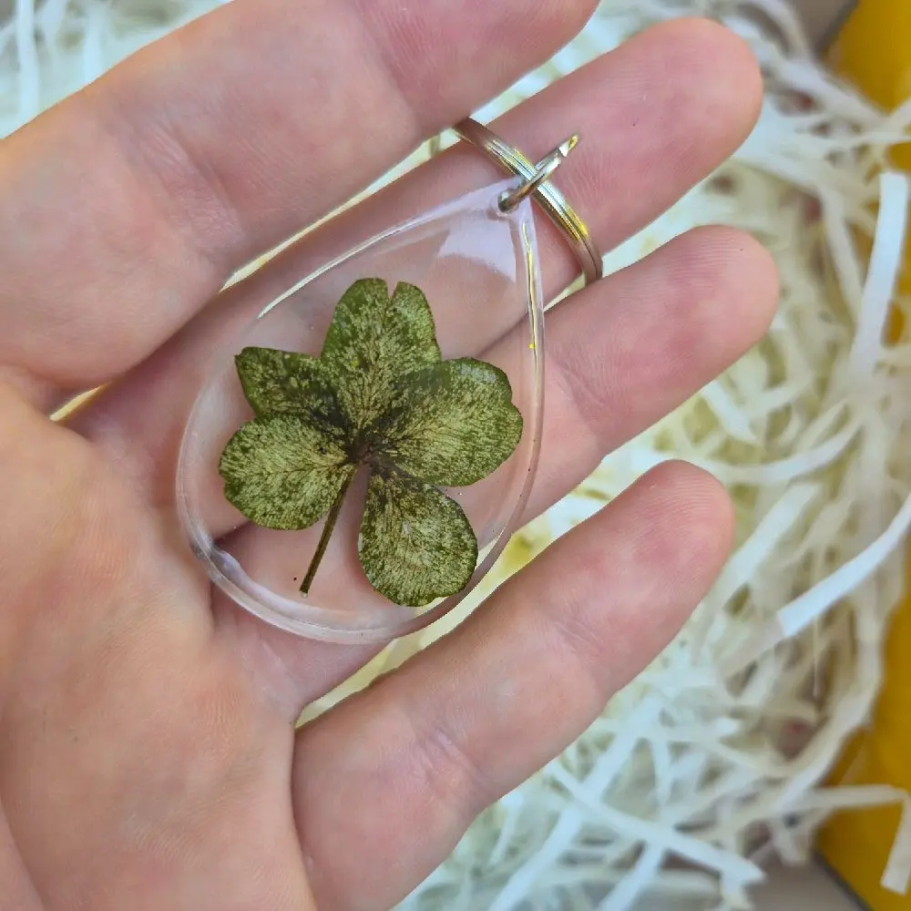 Real 5 leaf clover Keychain