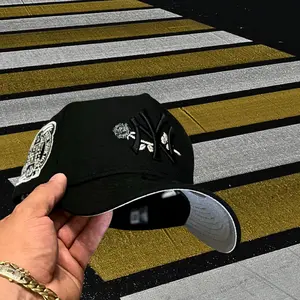 New Era New York Yankees 9FORTY Snapback – Black NY Logo with Rose Embroidery Adjustable Curved Brim Baseball Hat Floral Streetwear MLB Cap for Men Women