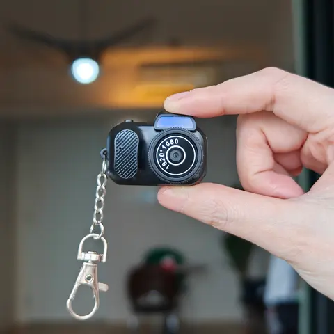 Mini Keychain Digital Camera 1080P HD 32GB Card Retro Style Vlog Travel Party Gift