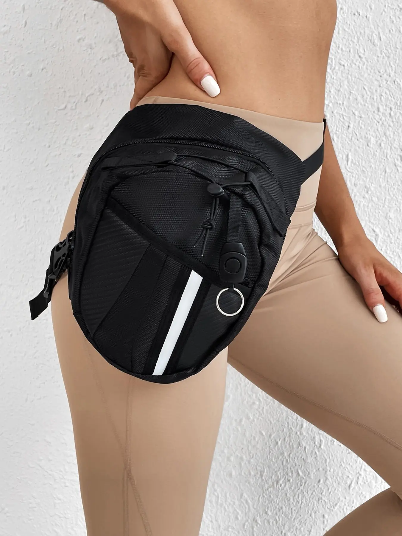 Trendy, simple, personalized, niche and exquisite design women's leg bag, lightweight, Fashion Waist Packs, Zipper Fanny Pack, Zipper Belt Bag, Zipper Bum Bag, Waist packs, classic style women's bag, suitable for outdoor sports and gym use