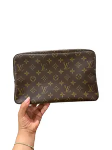 Pre-owned Louis Vuitton Leather Toiletry Bags Monogram Toiletry 28 (1) Perfect for Daily Use and Travel
