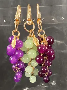 Grape Cluster Bag Charm Pendants, Bead & Leaf Bag Chain Charms, Natural Bag Decoration Keychain, Cute Bag Pendant for Backpack Purse, Purse Accessories, Stylish Backpack Charm, Available in Green/Purple, Ideal for Fruit Lovers & Fresh Style Enthusiasts